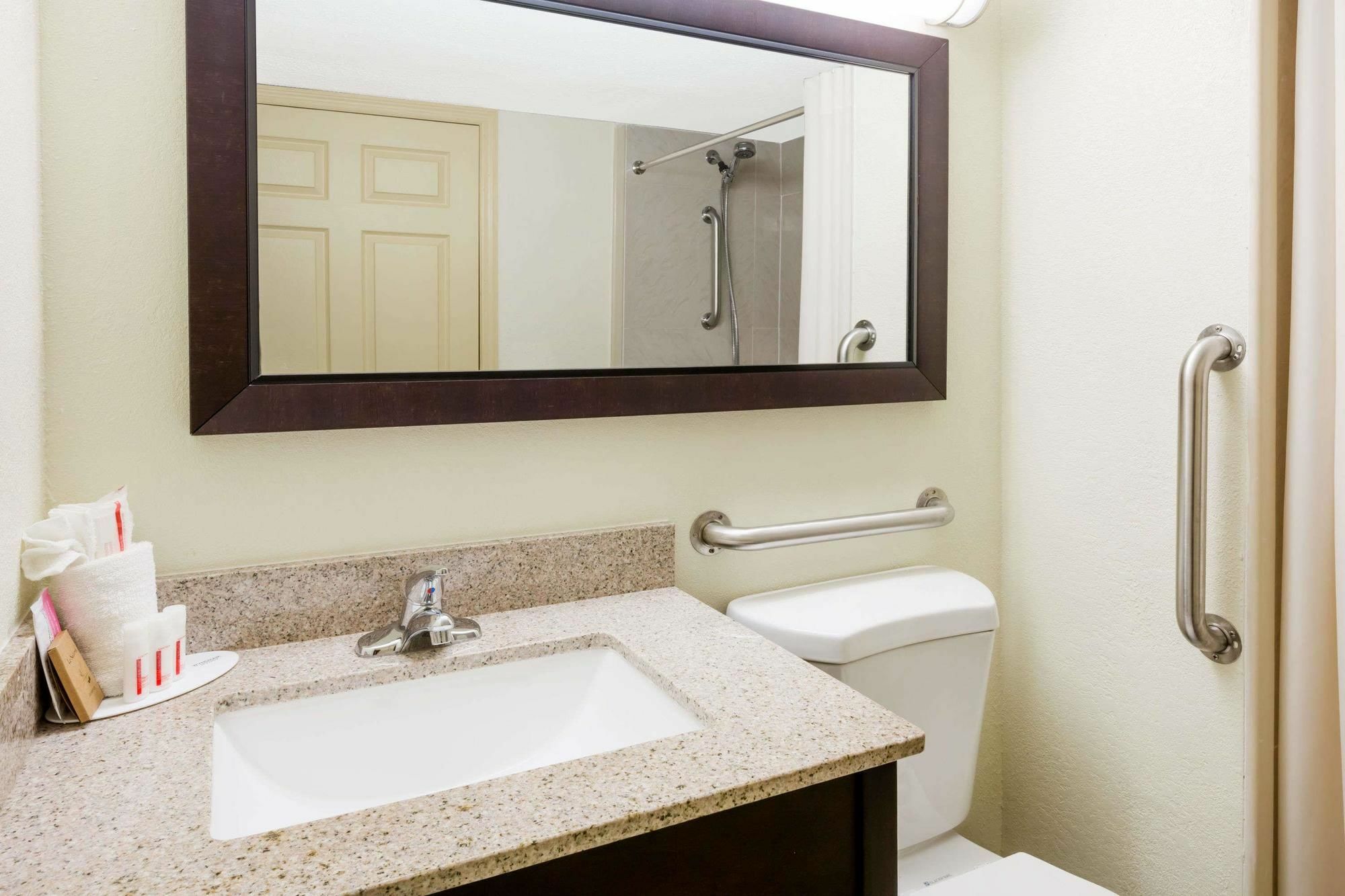 Americas Best Value Inn Phenix City Bagian luar foto